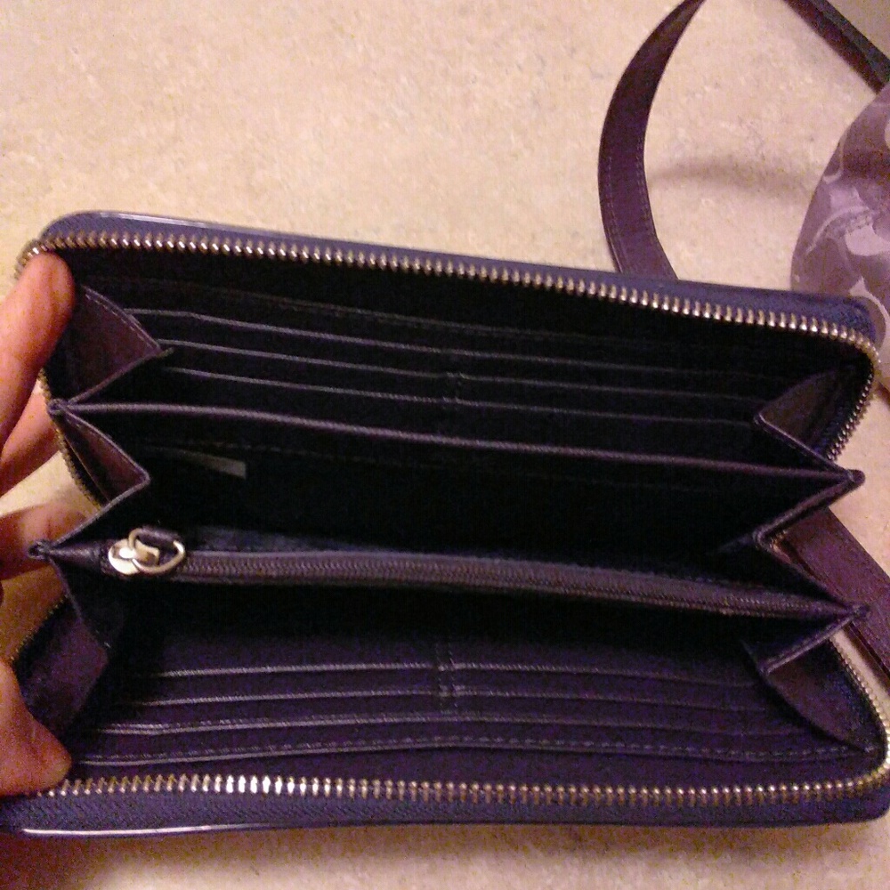 SOLD- Coach  👜👛 - Picture 5 of 6